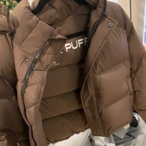 Aritzia The super puff shorty short goose down puffer jacket